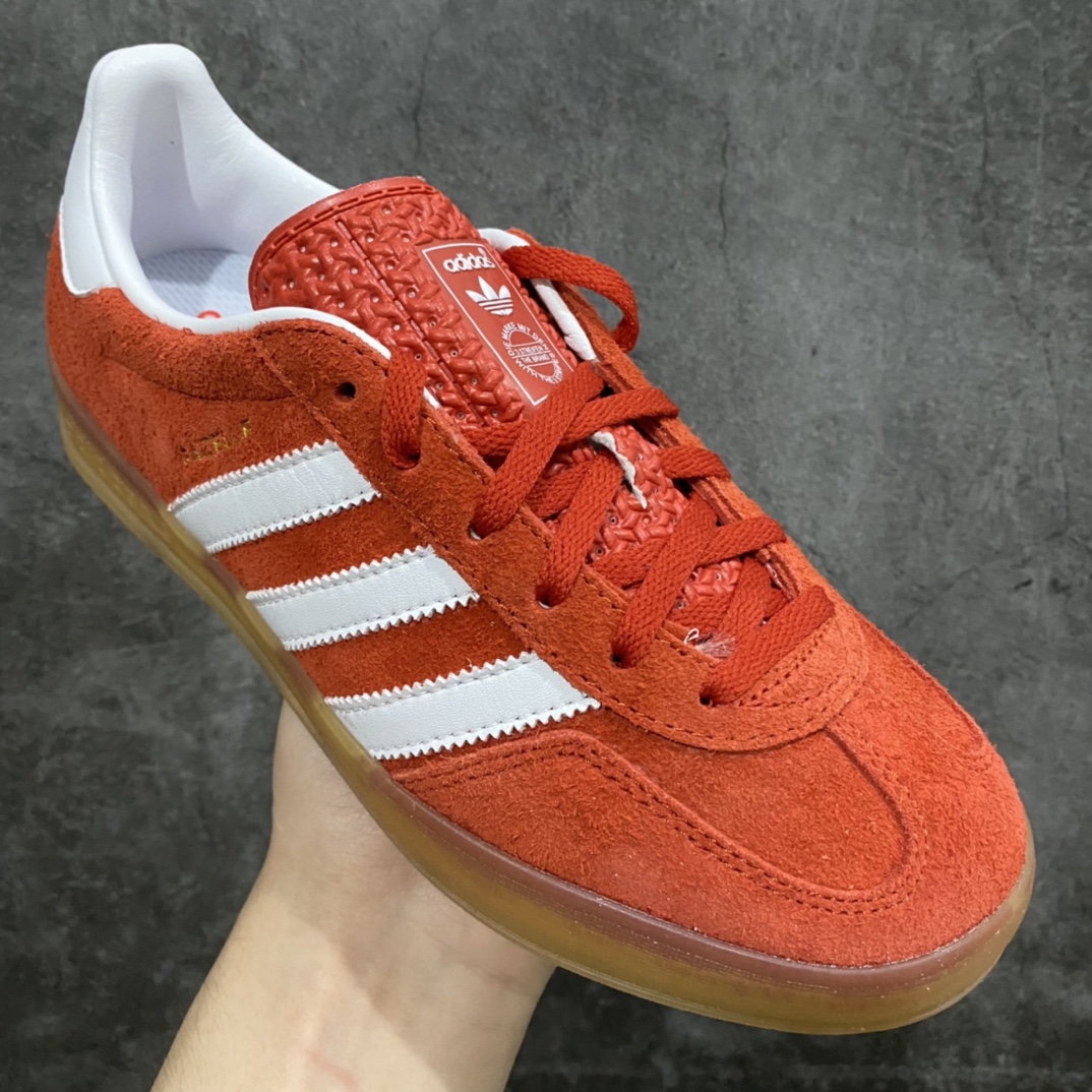 图片[3]-【纯原版】Adidas Originals Gazelle Indoor白橙色 HQ8718 三叶草复古休闲防滑耐磨低帮板鞋nn目前最高版 区别市场通货 正确粗反绒皮 正确鞋舌正确侧面压印凹陷烫金GAZELLE字母 海玻璃鞋垫背部刷胶n纸板中底也都是同步原鞋 高价零售主推版本 尺码：35 36 36.5 37 38 38.5 39 40 40.5 41 42 42.5 43 44 44.5 45-莆田鞋批发中心