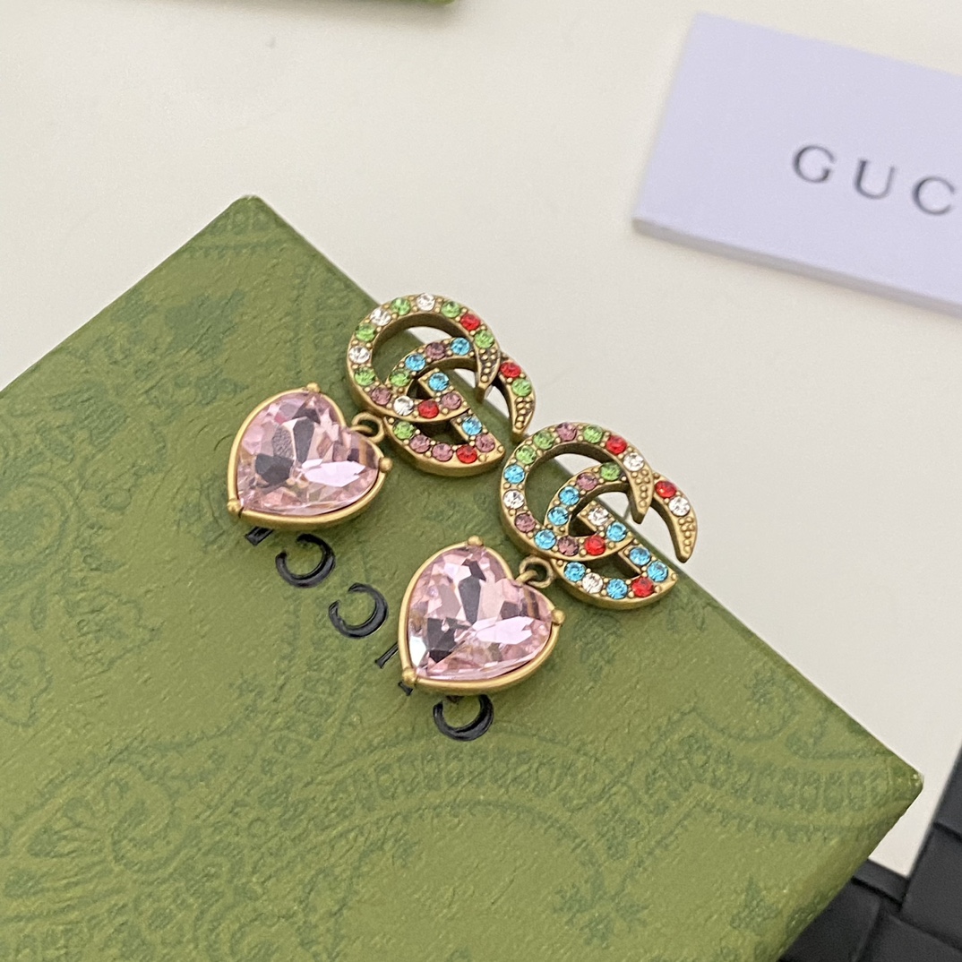 Gucci Vintage Lion Head Earrings: Heraldic Symbol with Textured Finish 11 i1688189852 2056 2