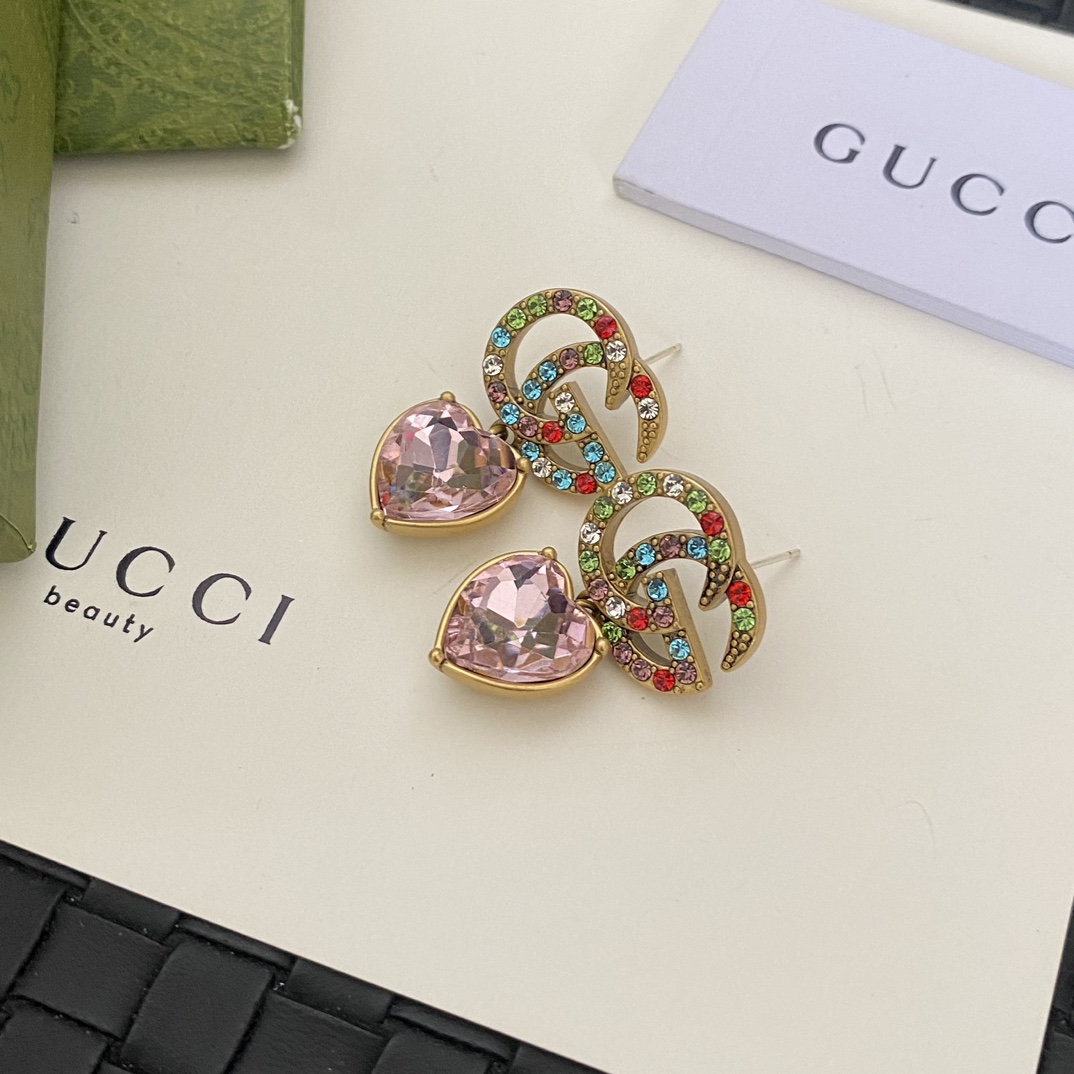 Gucci Vintage Lion Head Earrings: Heraldic Symbol with Textured Finish 8 i1688189852 7037 5