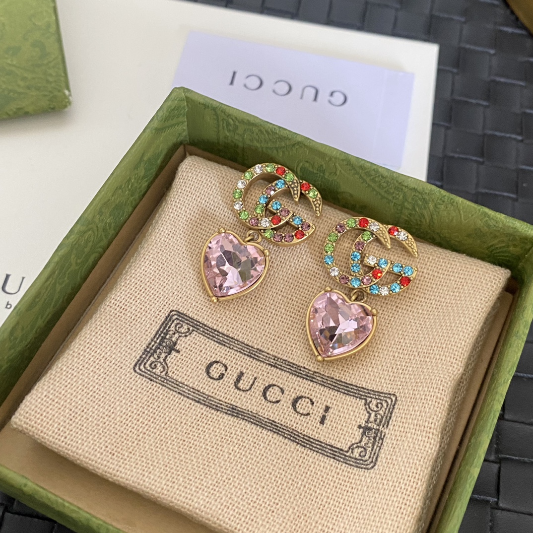 Gucci Vintage Lion Head Earrings: Heraldic Symbol with Textured Finish 9 i1688189852 7585 4