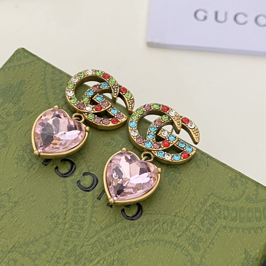Gucci Vintage Lion Head Earrings: Heraldic Symbol with Textured Finish 7 i1688189852 7764 0