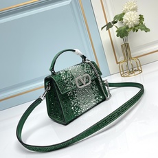 【配礼盒】🎁Valentino Garavani VSLING 迷你手提包,通体覆满施华洛世奇®仿水晶, 【配礼盒】🎁Valentino Garavani VSLING 迷你手提包,通体覆满施华洛世奇®仿水晶,