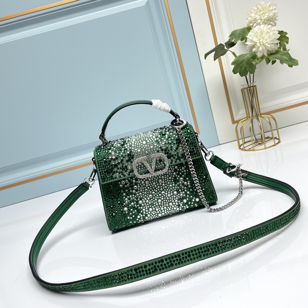 【配礼盒】🎁Valentino Garavani VSLING 迷你手提包，通体覆满施华洛世奇®仿水晶，