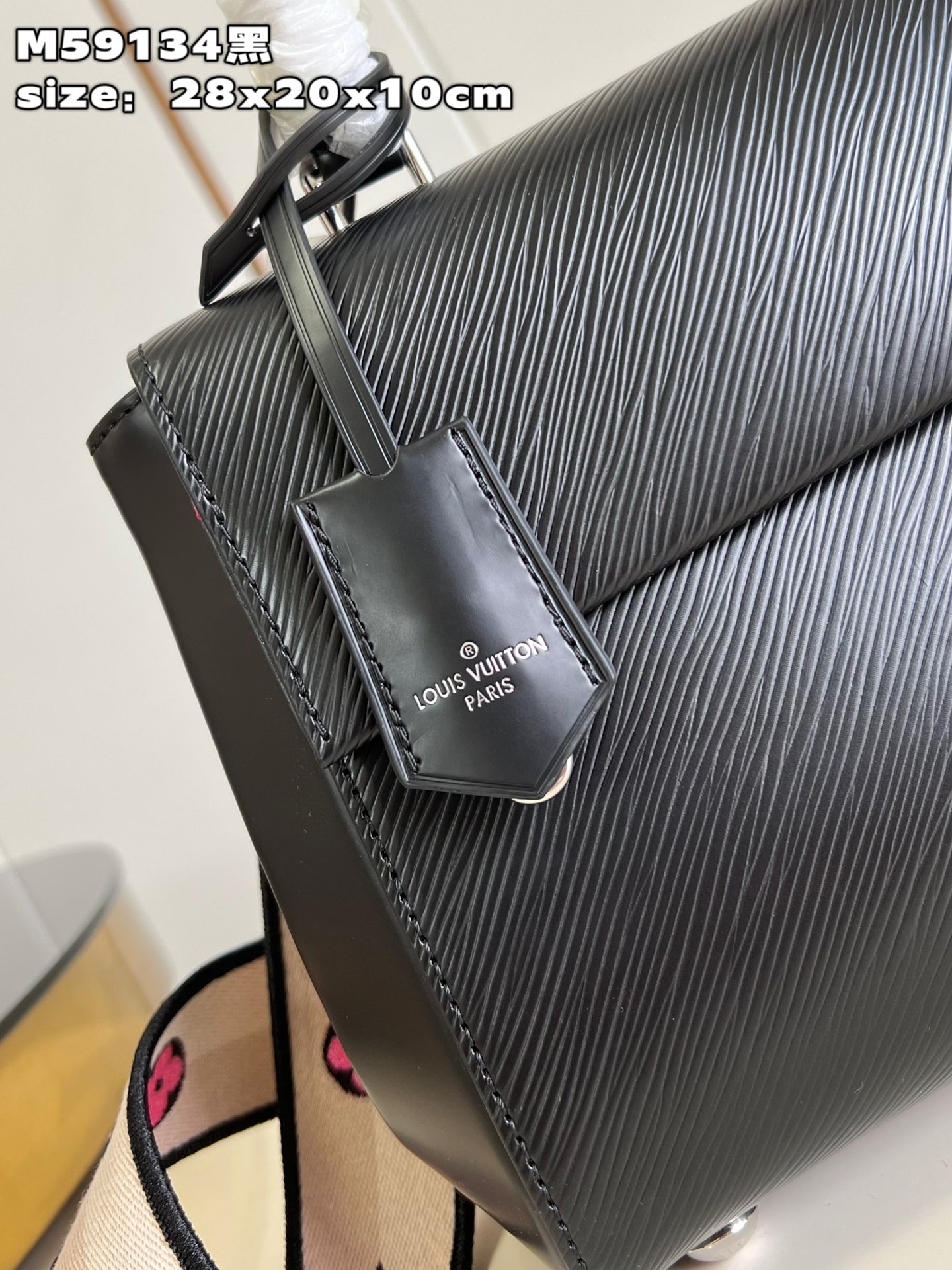 顶级原单M59134黑ClunyBB手袋为Epi皮革勾勒新意斜纹搭配光滑树脂LV标识和明亮内衬可拆卸双面