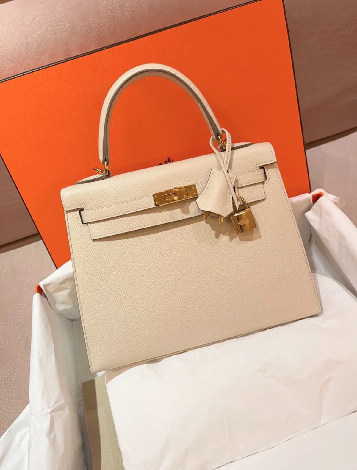 Hermes Kelly Sacs À Main Sacs À Bandoulière & À Épaule Milkshake blanc Blanc Quincaillerie en or