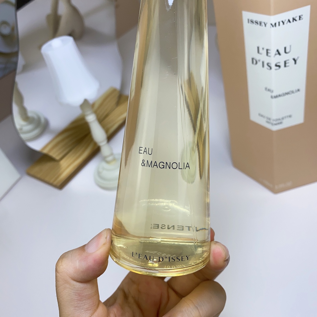 Issey Miyake L'Eau d'Issey Eau & Magnolia Eau de Toilette - 100ml 3 i1688195836 1099 2