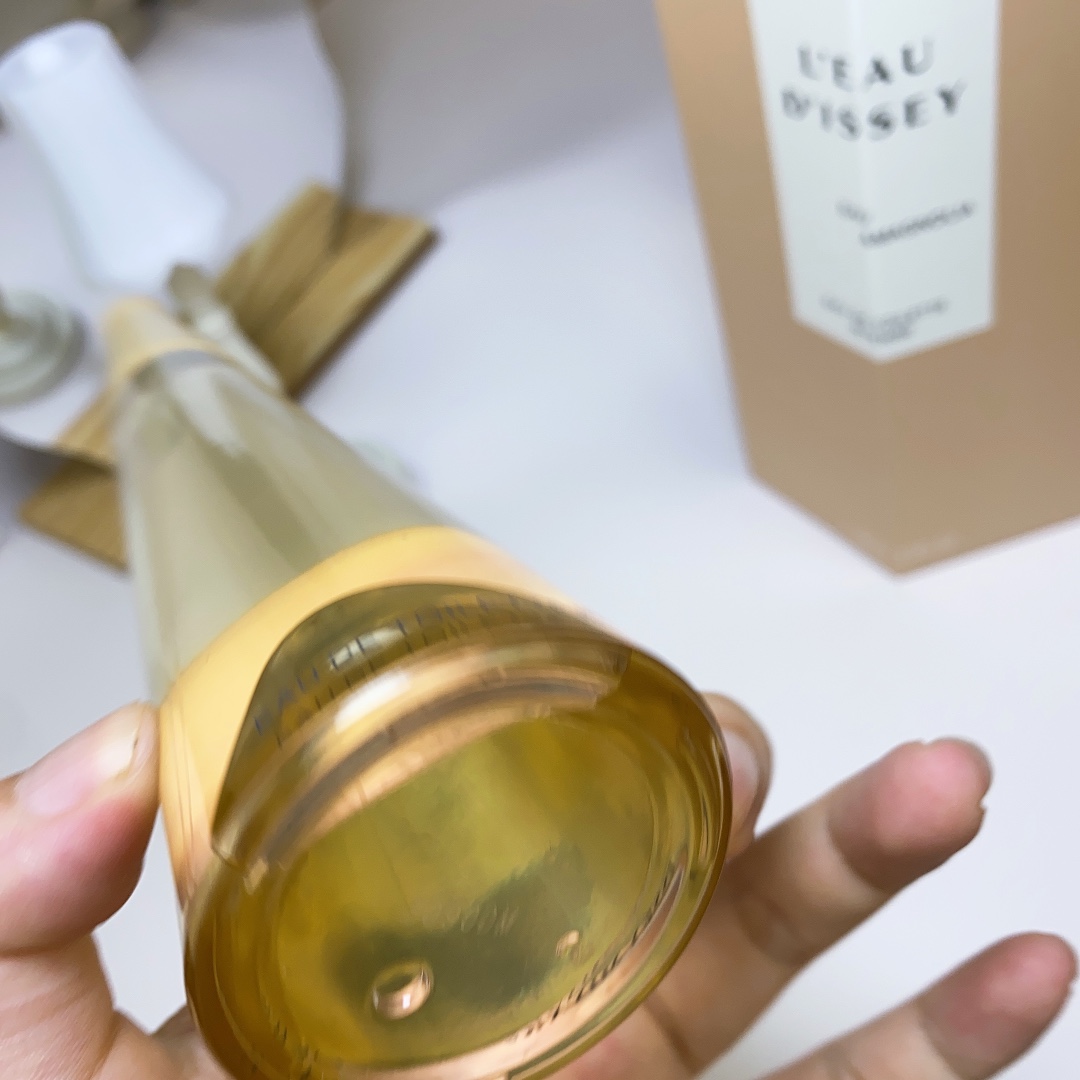 Issey Miyake L'Eau d'Issey Eau & Magnolia Eau de Toilette - 100ml 4 i1688195836 4396 3
