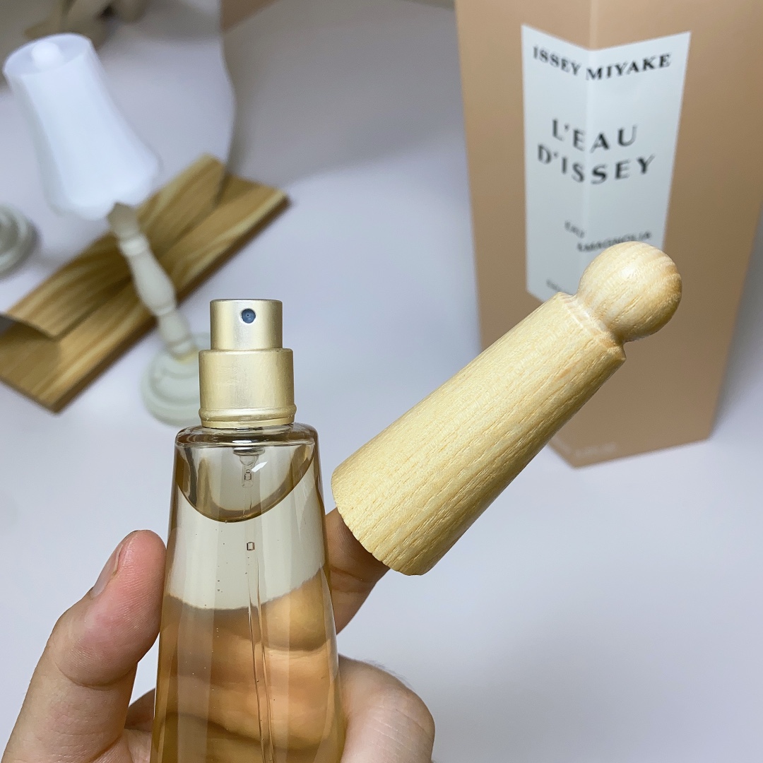Issey Miyake L'Eau d'Issey Eau & Magnolia Eau de Toilette - 100ml 5 i1688195836 6884 4