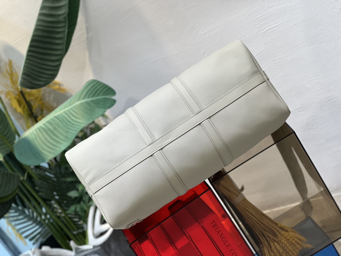 Louis Vuitton Luxury Handbag Collection 4