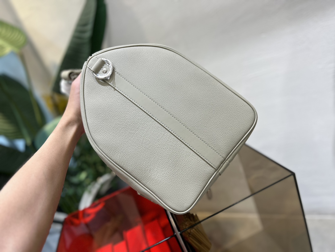 Louis Vuitton Luxury Handbag Collection 3