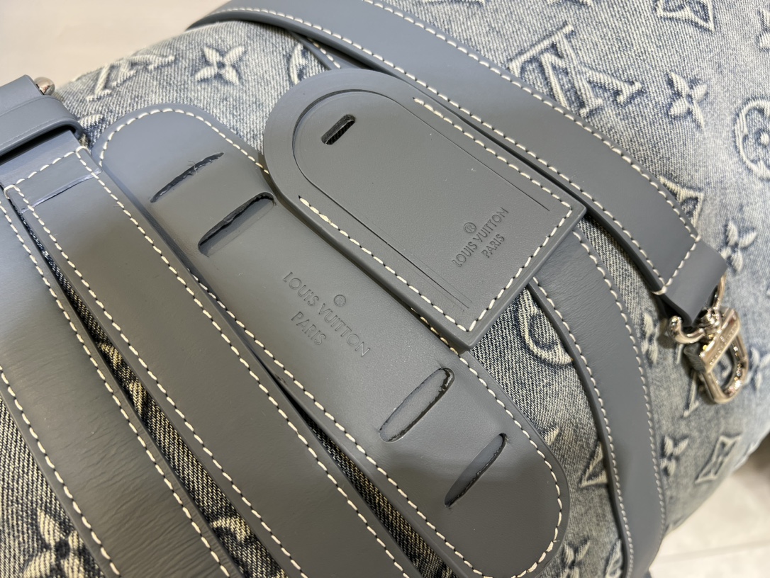 M22532 This Keepall Bandoulière 50 reimagines one of Louis Vuitton's - Bag 7