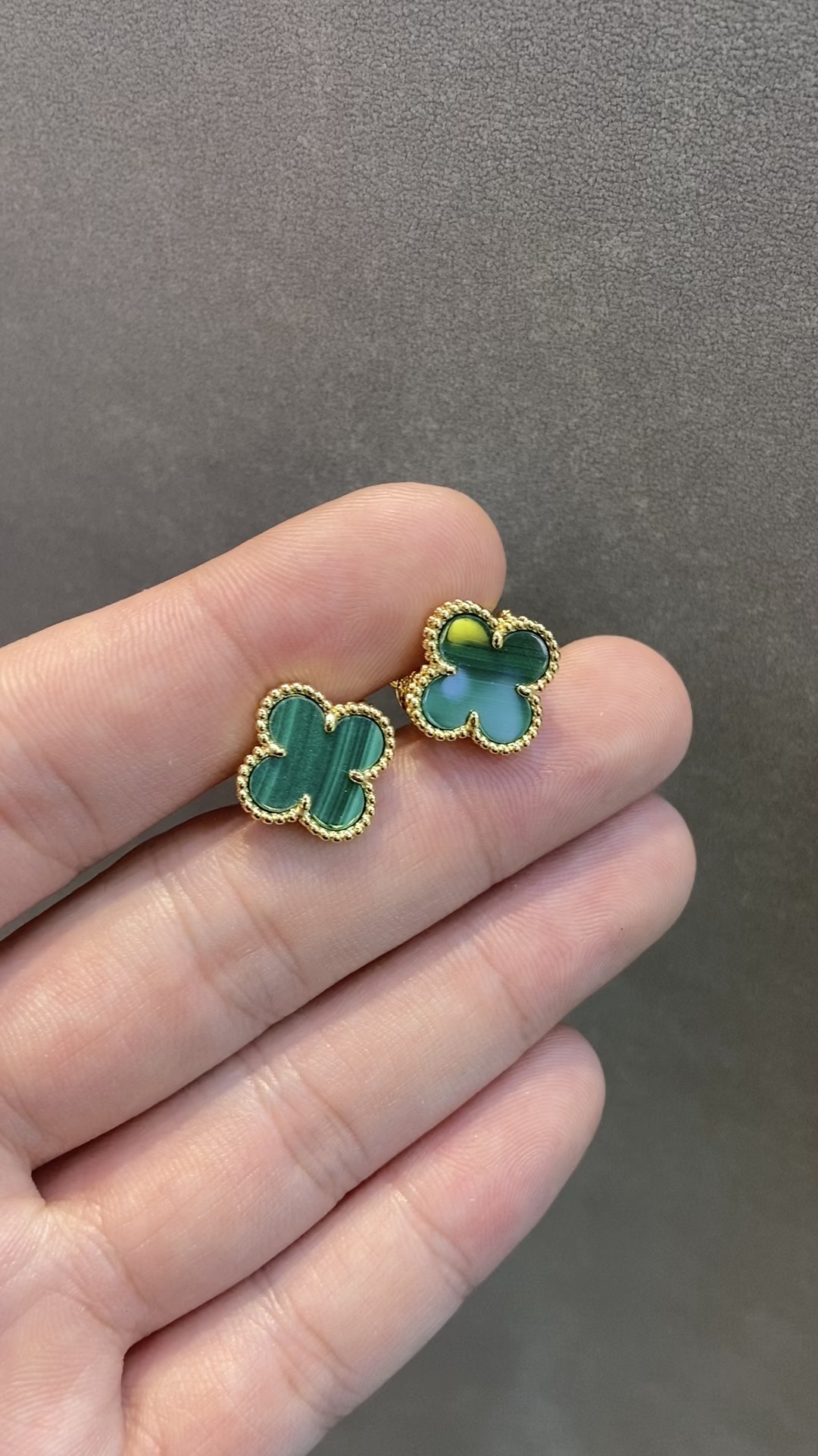 Van Cleef & Arpels vca 孔雀石四叶草耳拍 黄金色