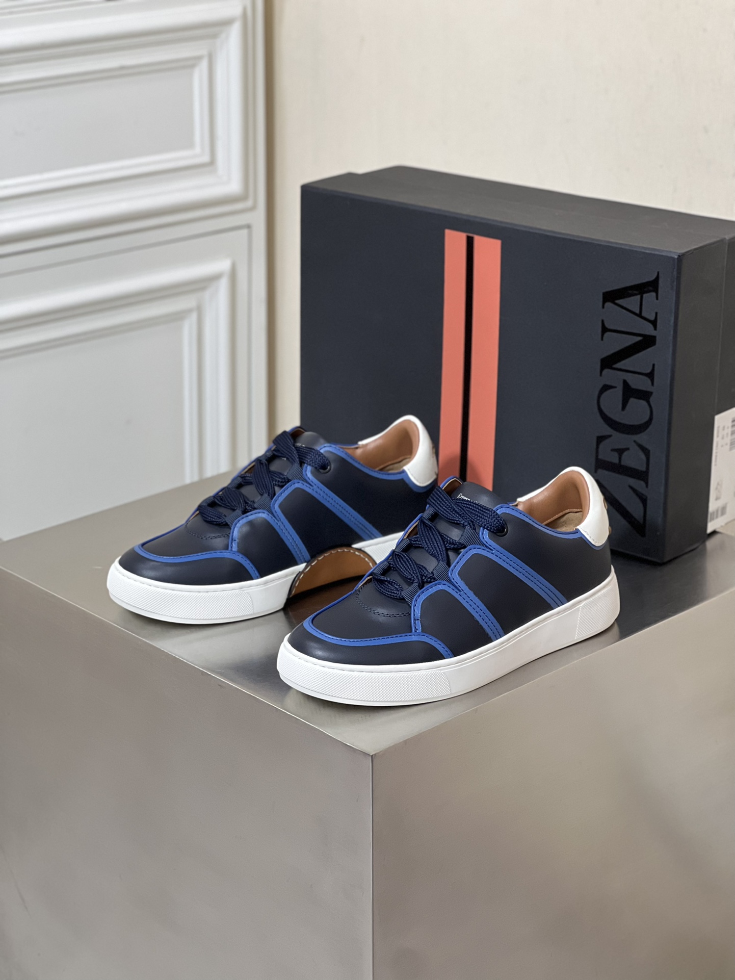 NO:270885,New ERMENEGILDO ZEGNA New Men's Sports Leather Shoes!  This model uses imported comfortable calfskin imported cowhide inner lining with super light foaming foot pads! First choice for work   daily wear! Size39-44 (45 customized) batch, zegna, cowhide19860909新品 ERMENEGILDO ZEGNA 杰尼亚新款男士运动皮鞋！ 本款采用进口舒适小牛皮进口牛皮内里 垫脚超轻发泡大底! 上班 日常穿搭首选! Size39-44（45定制）批,,zegna,cowhide,Men's shoes