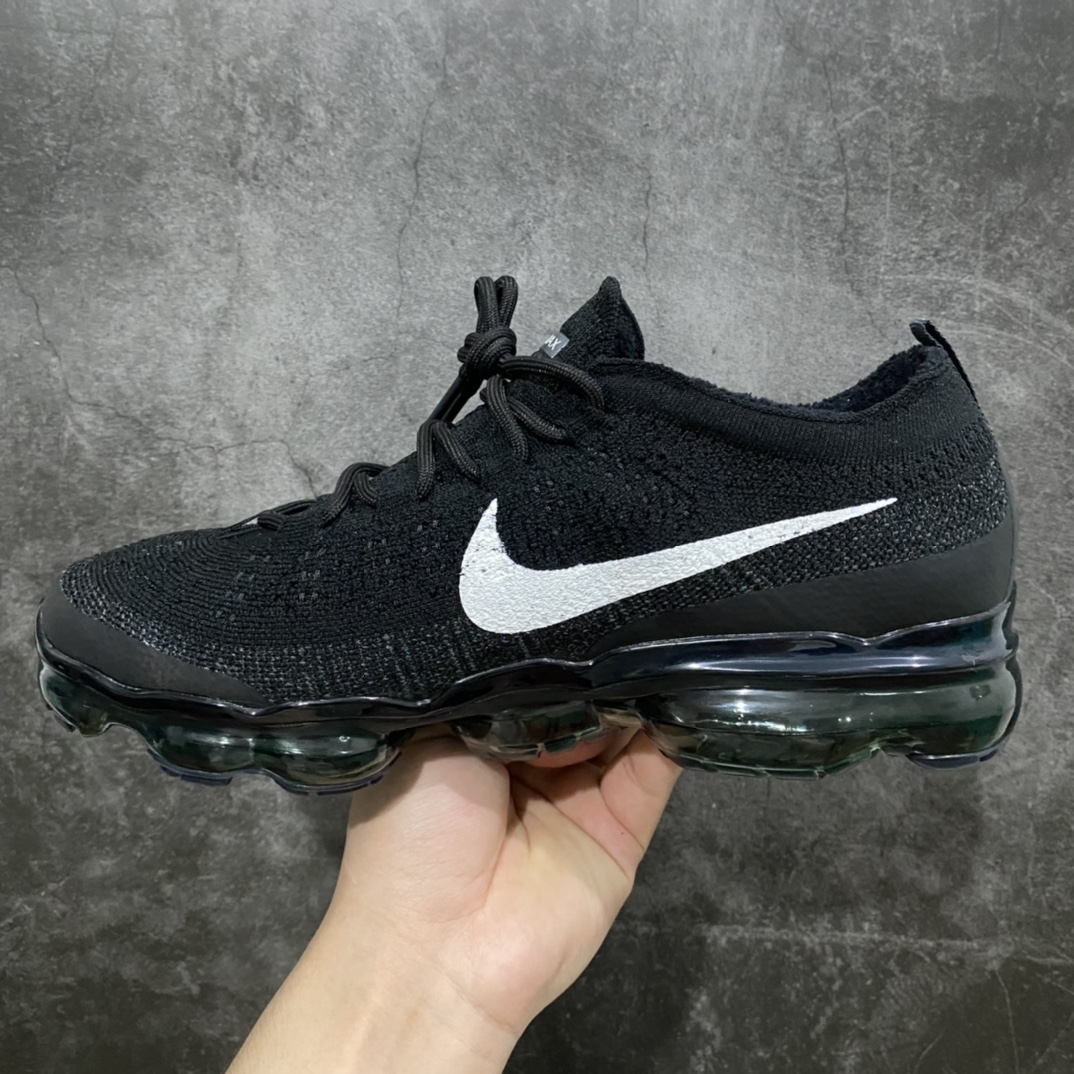 图片[2]-【YH版】Nike Air VaporMax Flyknit 耐磨 黑白低帮跑步鞋出货 货号:DV6840-002Nike气垫慢跑鞋，极致用心独立开发‼️n氮气充压原底气垫，进口针车机台 一针一线校准公司，完美还原度 ‼️原厂高频字体，鞋垫上印有耐克的风车标志，全长VaporMax鞋底单元两侧和外侧前脚掌上的Swoosh 标志完善了设计，区别市面印刷版字体，鞋型完美无解，随意乱 区别市面真标 欢迎对比n 尺码：35.5 36 36.5 37.5 38 38.5 39 40 40.5 41 42 42.5 43 44 44.5 45 46 47.5-莆田鞋批发中心