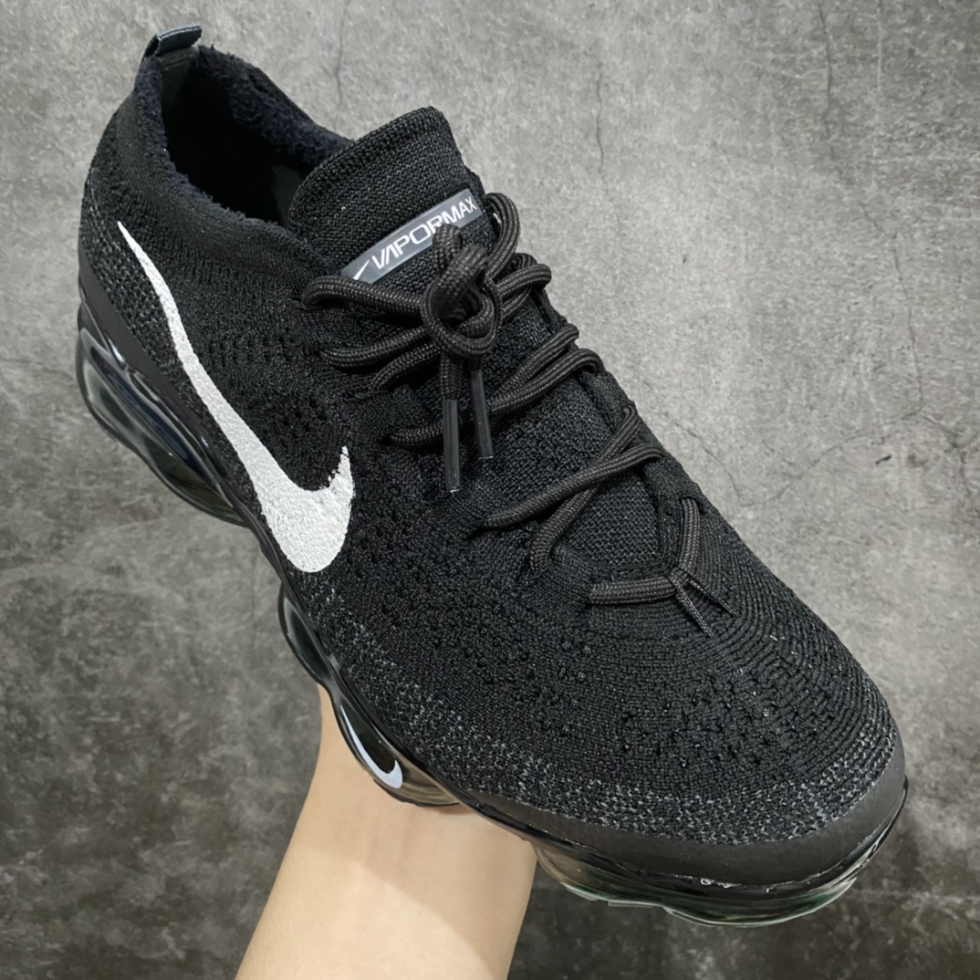 图片[3]-【YH版】Nike Air VaporMax Flyknit 耐磨 黑白低帮跑步鞋出货 货号:DV6840-002Nike气垫慢跑鞋，极致用心独立开发‼️n氮气充压原底气垫，进口针车机台 一针一线校准公司，完美还原度 ‼️原厂高频字体，鞋垫上印有耐克的风车标志，全长VaporMax鞋底单元两侧和外侧前脚掌上的Swoosh 标志完善了设计，区别市面印刷版字体，鞋型完美无解，随意乱 区别市面真标 欢迎对比n 尺码：35.5 36 36.5 37.5 38 38.5 39 40 40.5 41 42 42.5 43 44 44.5 45 46 47.5-莆田鞋批发中心