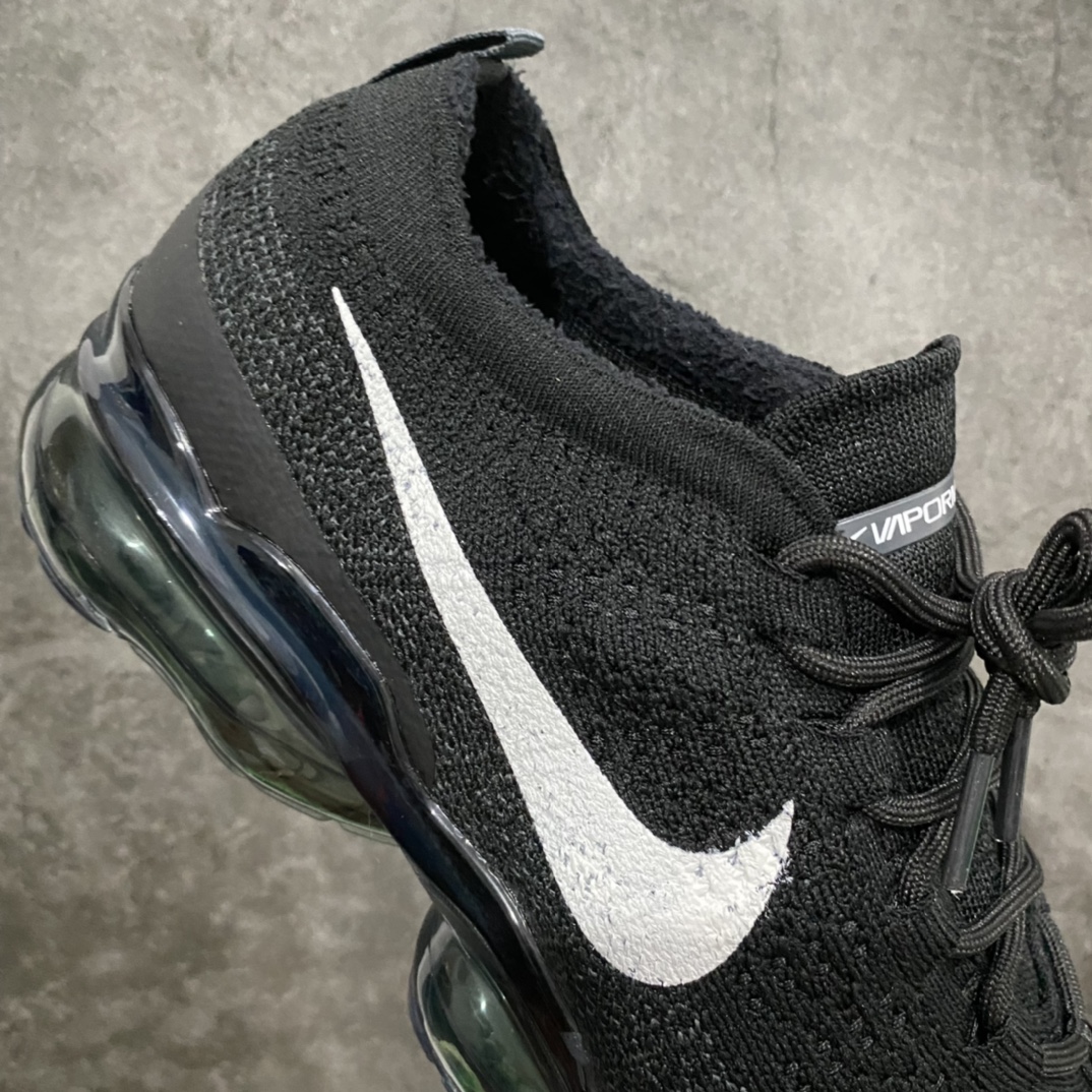 图片[7]-【YH版】Nike Air VaporMax Flyknit 耐磨 黑白低帮跑步鞋出货 货号:DV6840-002Nike气垫慢跑鞋，极致用心独立开发‼️n氮气充压原底气垫，进口针车机台 一针一线校准公司，完美还原度 ‼️原厂高频字体，鞋垫上印有耐克的风车标志，全长VaporMax鞋底单元两侧和外侧前脚掌上的Swoosh 标志完善了设计，区别市面印刷版字体，鞋型完美无解，随意乱 区别市面真标 欢迎对比n 尺码：35.5 36 36.5 37.5 38 38.5 39 40 40.5 41 42 42.5 43 44 44.5 45 46 47.5-莆田鞋批发中心