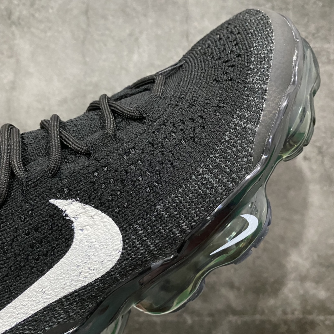 图片[6]-【YH版】Nike Air VaporMax Flyknit 耐磨 黑白低帮跑步鞋出货 货号:DV6840-002Nike气垫慢跑鞋，极致用心独立开发‼️n氮气充压原底气垫，进口针车机台 一针一线校准公司，完美还原度 ‼️原厂高频字体，鞋垫上印有耐克的风车标志，全长VaporMax鞋底单元两侧和外侧前脚掌上的Swoosh 标志完善了设计，区别市面印刷版字体，鞋型完美无解，随意乱 区别市面真标 欢迎对比n 尺码：35.5 36 36.5 37.5 38 38.5 39 40 40.5 41 42 42.5 43 44 44.5 45 46 47.5-莆田鞋批发中心