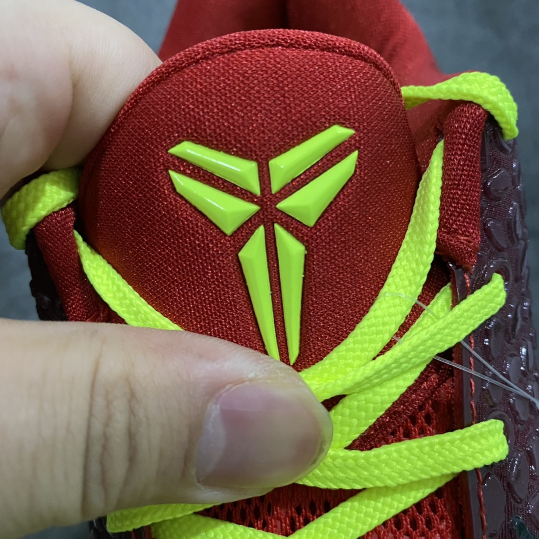 图片[2]-【S2版本】Nike Kobe 6 Protro \”Reverse Grinch\” 红色nS2纯原生产线 科比六代#Zoom Turbo气垫➕后掌EVA缓震 实战配置直接拉满n#原楦纸板开发 鞋身流线型、后跟塑形，区分土肥圆n#原档数据3D打印 鞋面蛇鳞一颗一粒匹配原版n#全身鞋材卡料色独家定制 唯一正确喷漆SWOOSH#NK专利Flyknit飞线科技，给予鞋身足够抗扭矩力n#真实底模最大47.5  实战利器 专供海外市场 Size：40 40.5 41 42 42.5 43 44 44.5 45 46 47.5 48.5n（脚宽、脚胖 建议买大半码）-莆田鞋批发中心