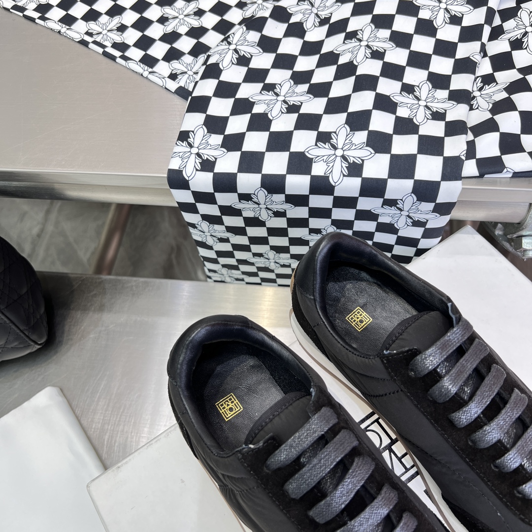 Toteme’s New Shoes: Comfortable, Stylish, and Luxurious Package Included - 图片 7