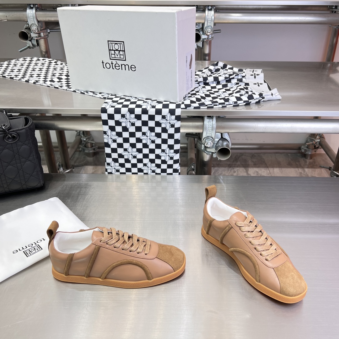 Toteme’s New Shoes: Comfortable Style with Calfskin and Sheepskin, TPR Rubber Sole - 图片 2