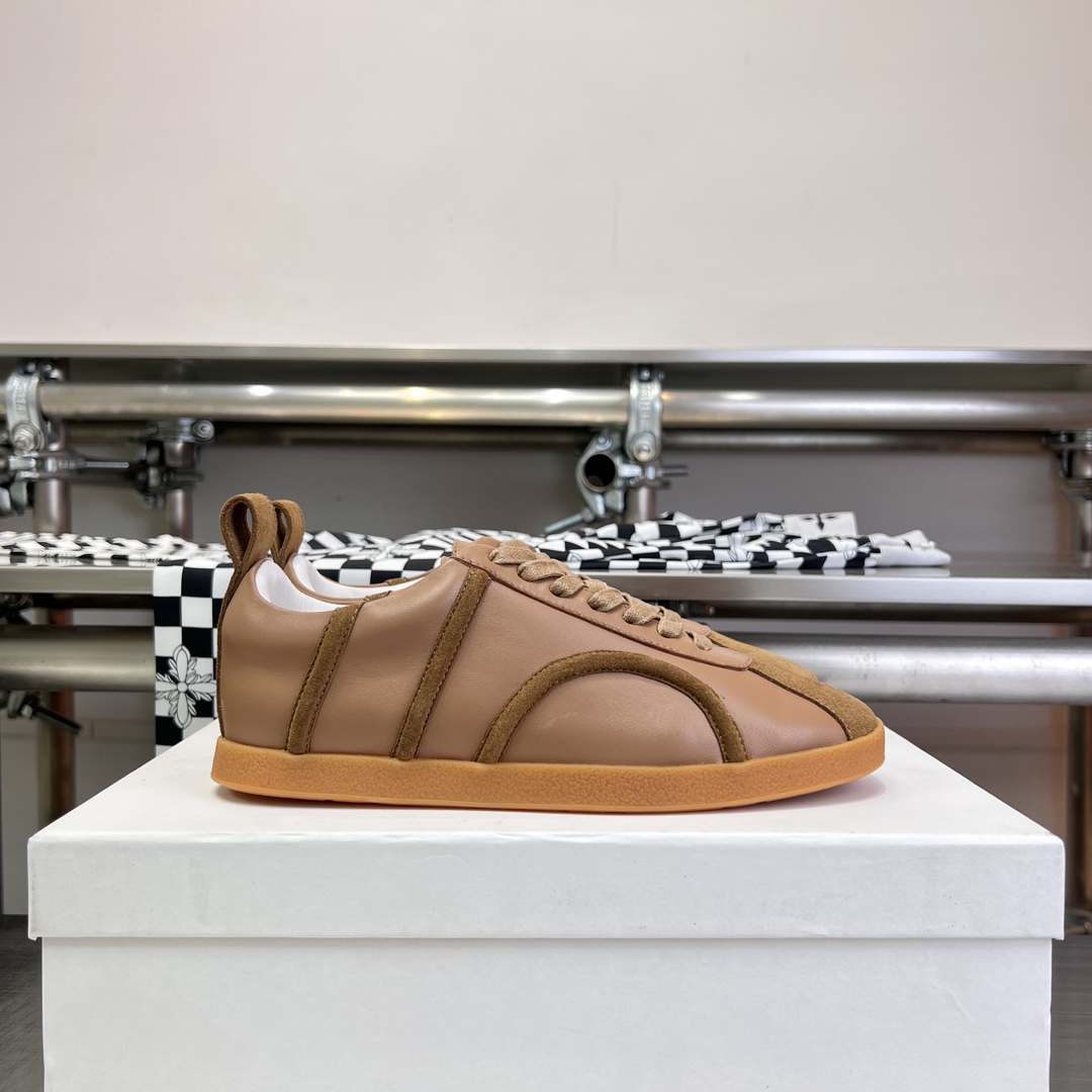 Toteme’s New Shoes: Comfortable Style with Calfskin and Sheepskin, TPR Rubber Sole - 图片 5