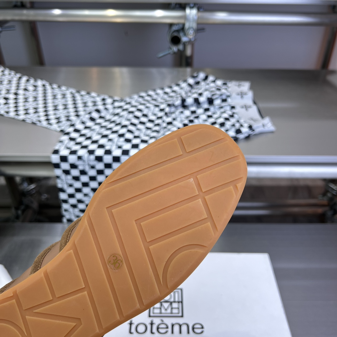 Toteme’s New Shoes: Comfortable Style with Calfskin and Sheepskin, TPR Rubber Sole - 图片 9