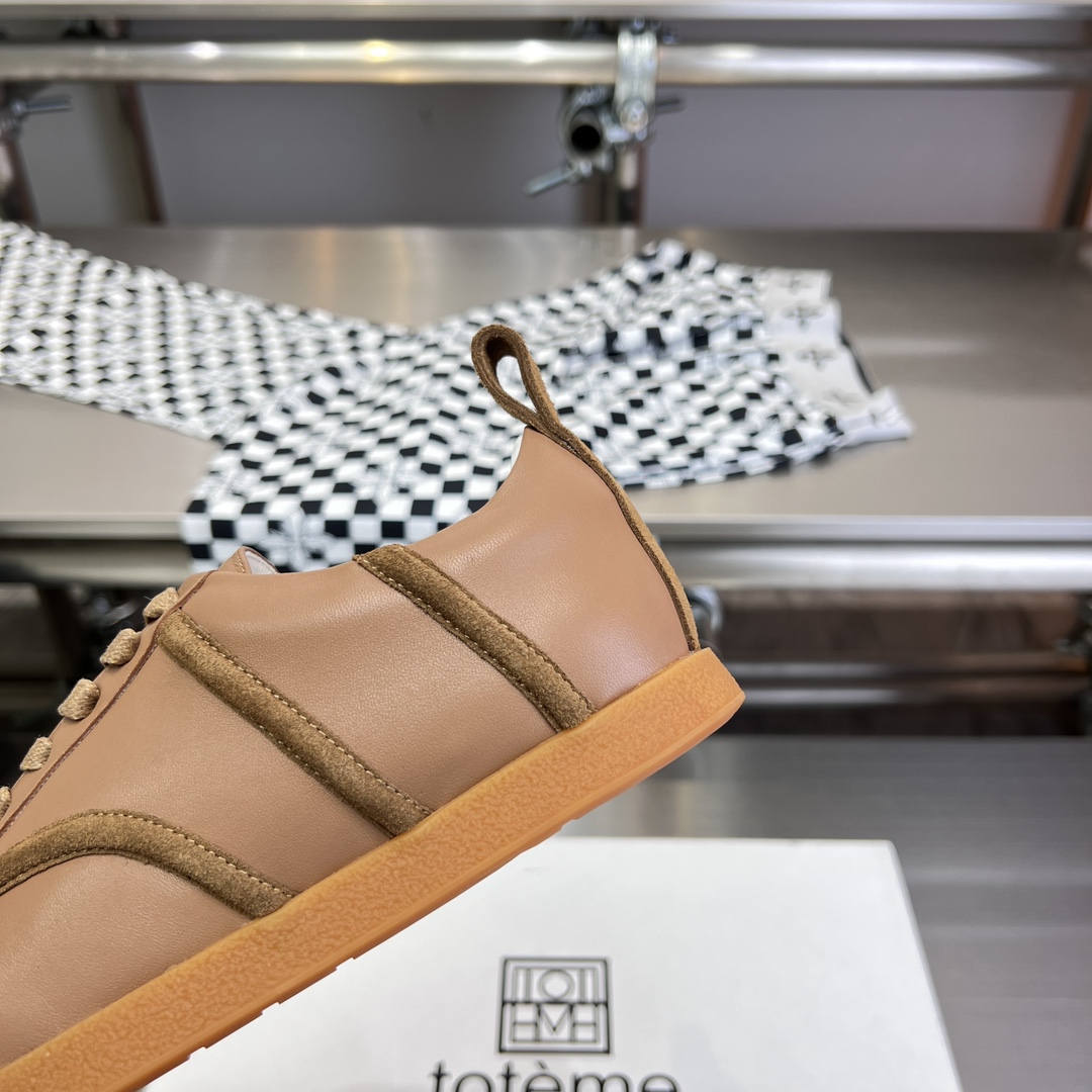 Toteme’s New Shoes: Comfortable Style with Calfskin and Sheepskin, TPR Rubber Sole - 图片 8