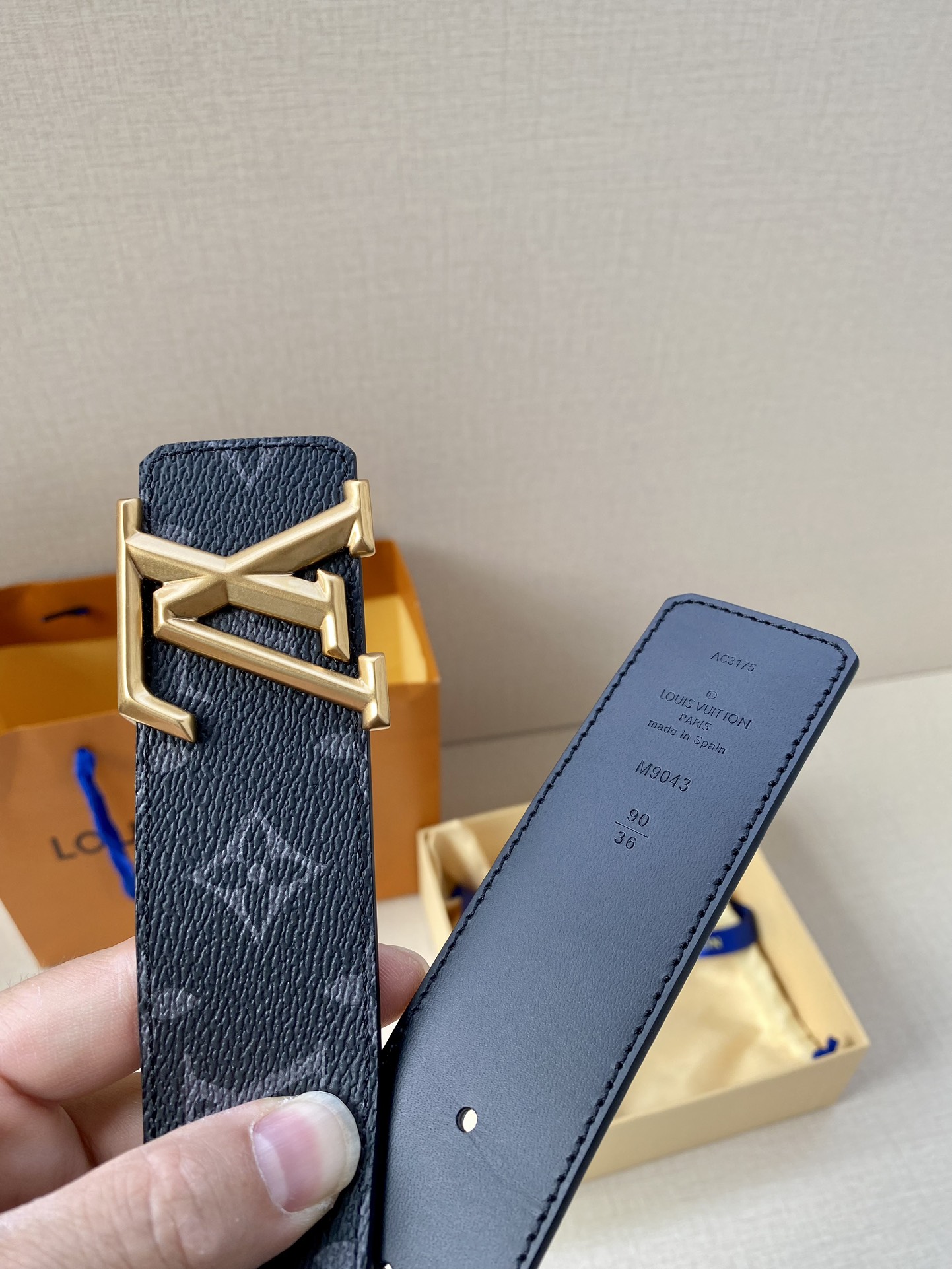 本款LVyramide腰带拼合Mon