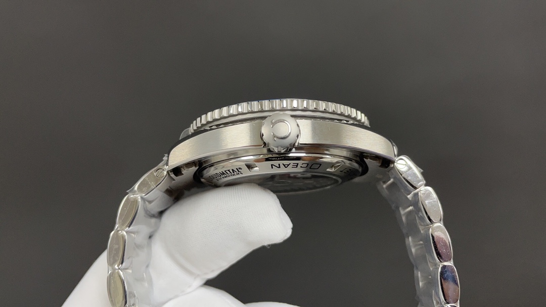 Omega 欧米茄 海洋宇宙600 蓝43.5mm 自动上链机械机芯
