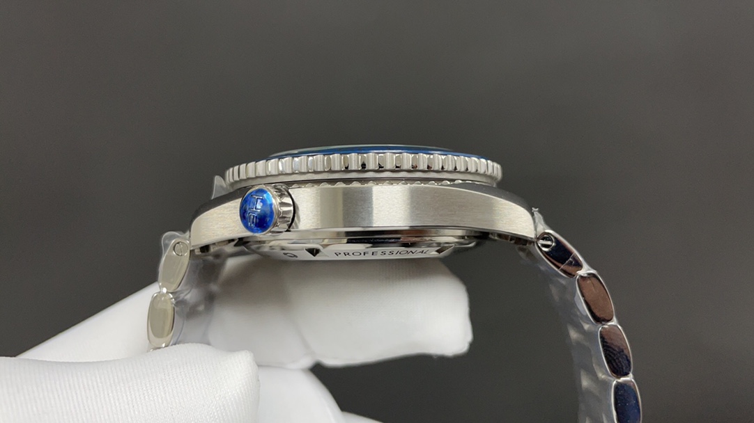 Omega 欧米茄 海洋宇宙600 蓝43.5mm 自动上链机械机芯