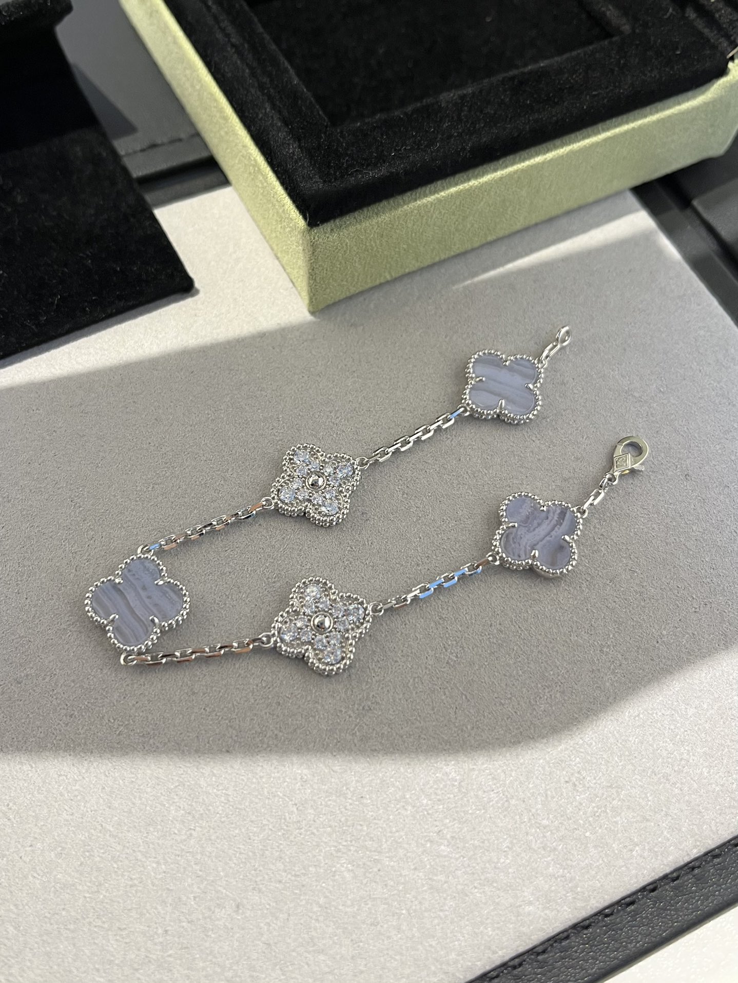 Van Cleef & Arpels vca天然紫玉髓简钻五花手链 白金色
