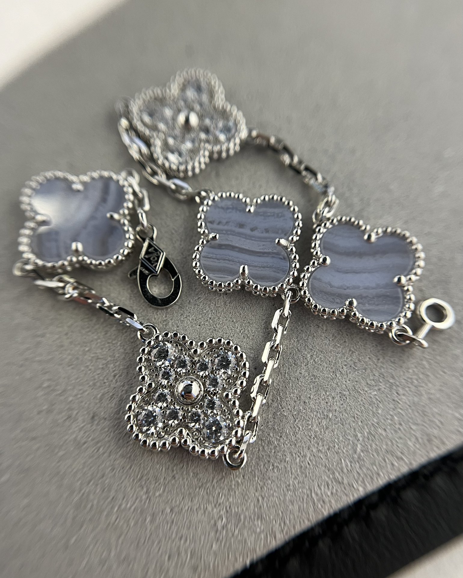 Van Cleef & Arpels vca天然紫玉髓简钻五花手链 白金色