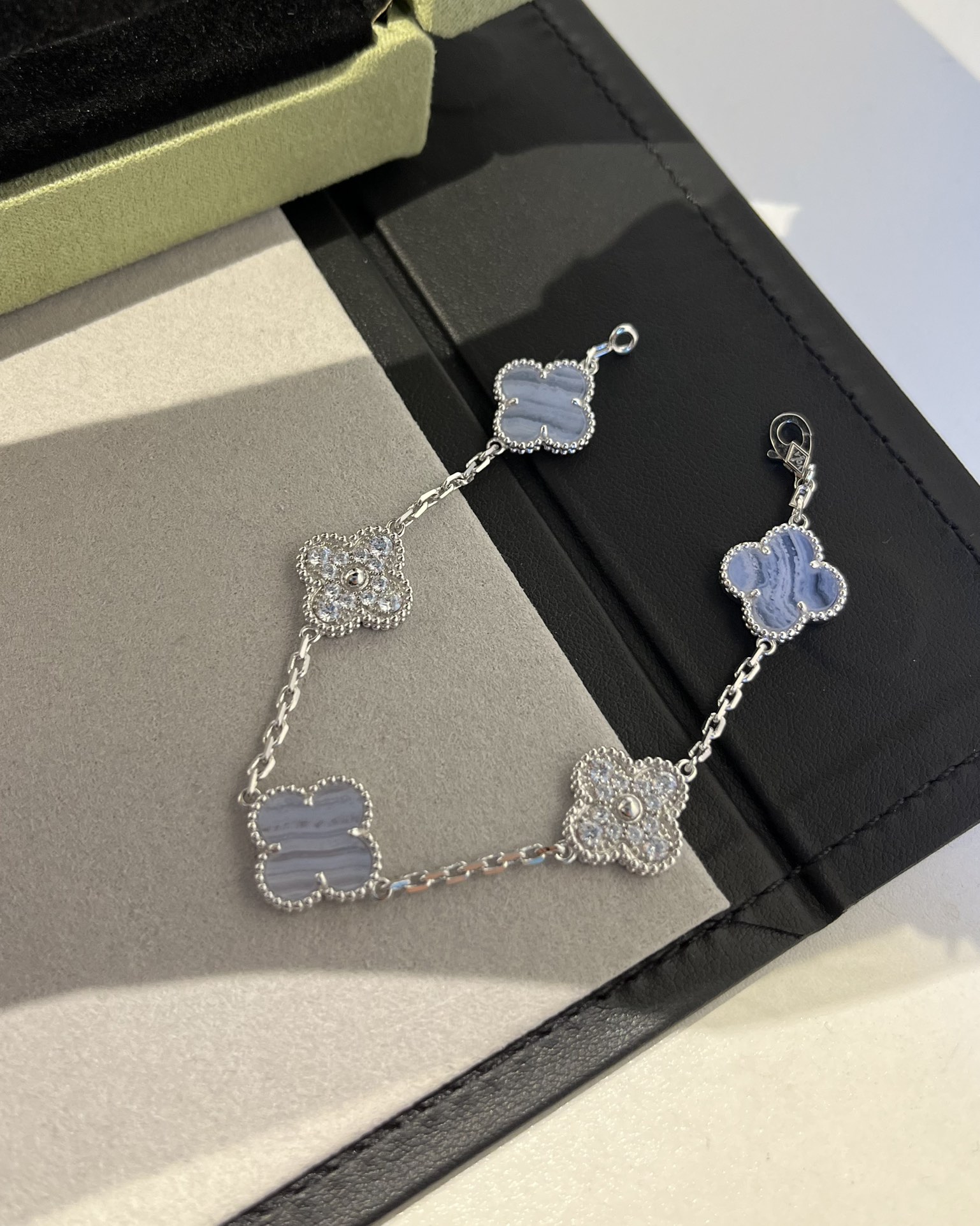 Van Cleef & Arpels vca天然紫玉髓简钻五花手链 白金色