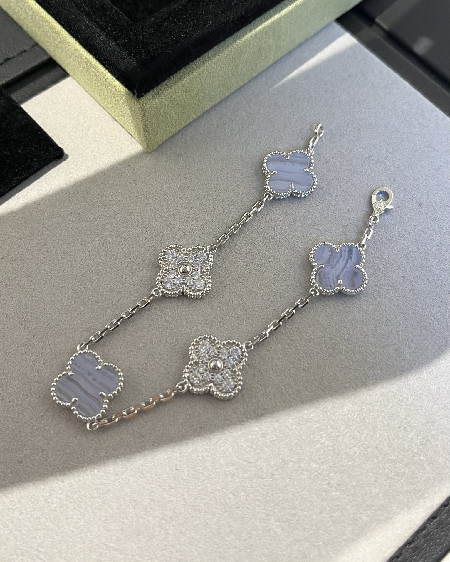 Van Cleef & Arpels vca天然紫玉髓简钻五花手链 白金色