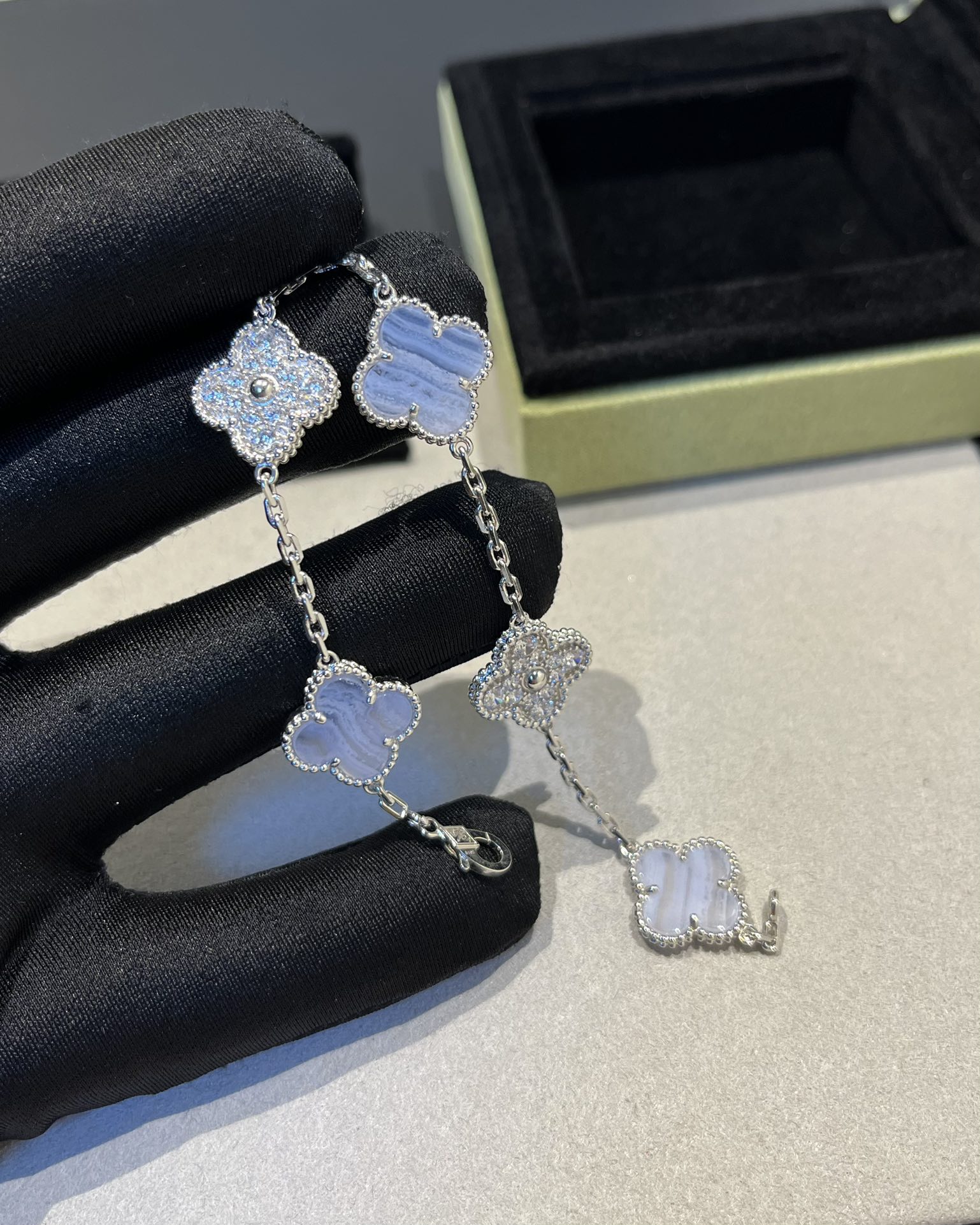Van Cleef & Arpels vca天然紫玉髓简钻五花手链 白金色