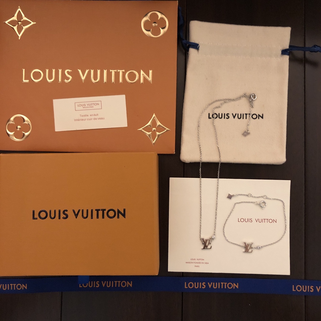 ❤️❤️👑  高品质实拍 路易威登套装 LV项链字母 简约手链经典❤️字母 原版镀18k金工艺 专柜版本
