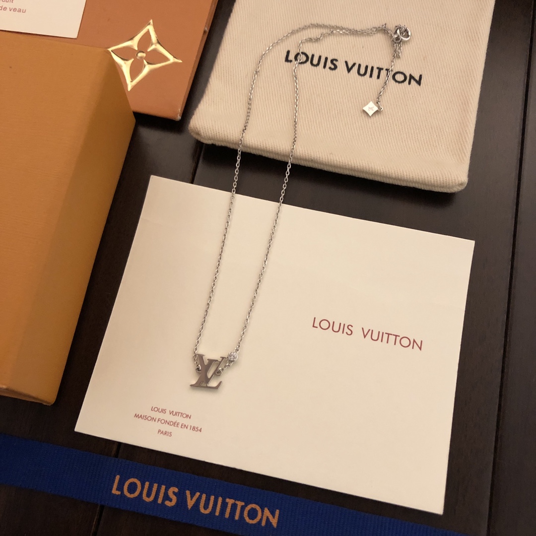 ❤️❤️👑  高品质实拍 路易威登套装 LV项链字母 简约手链经典❤️字母 原版镀18k金工艺 专柜版本