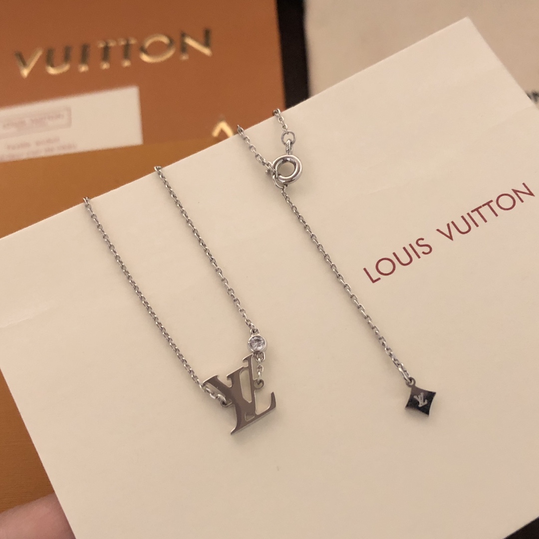 ❤️❤️👑  高品质实拍 路易威登套装 LV项链字母 简约手链经典❤️字母 原版镀18k金工艺 专柜版本