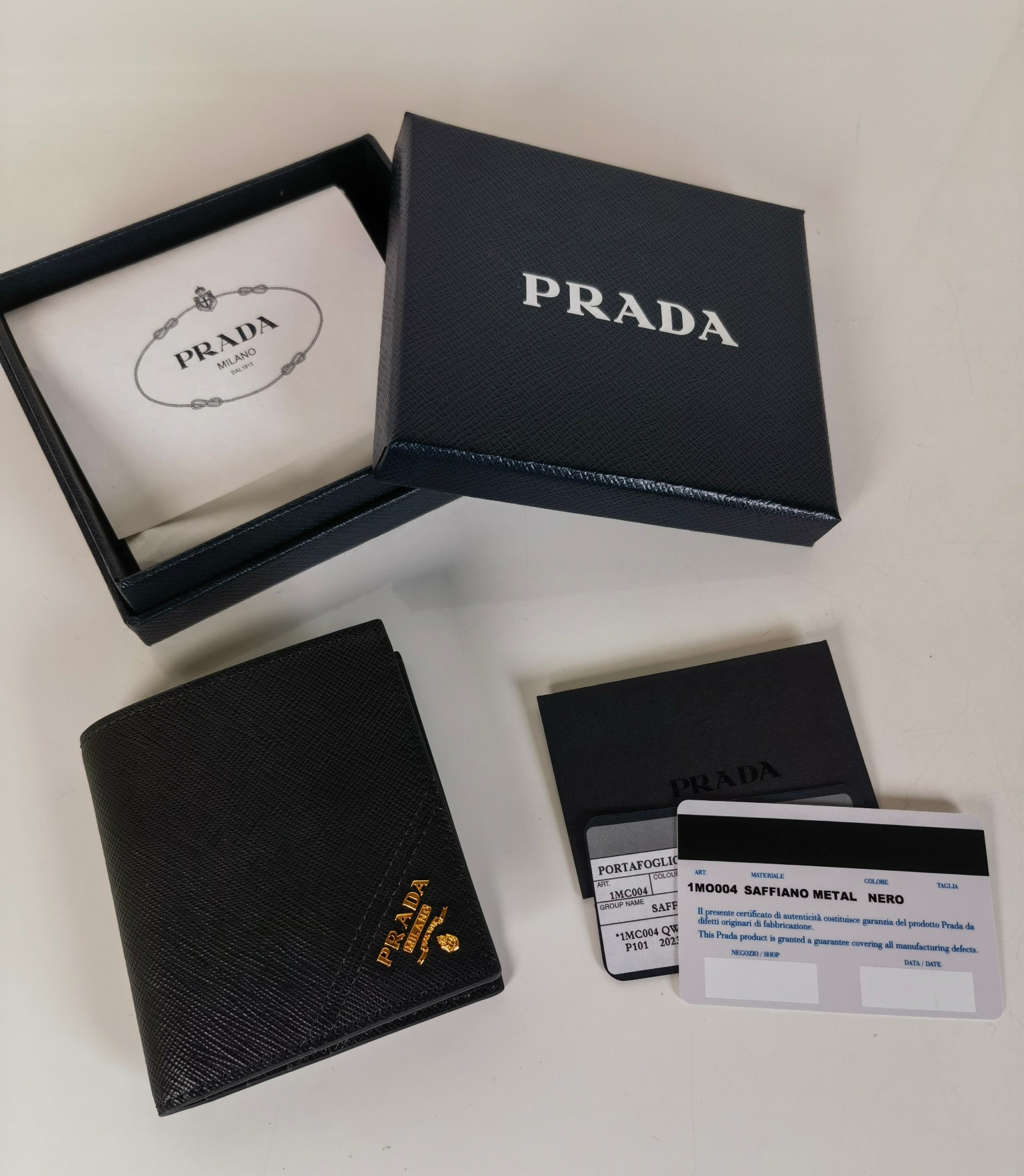 Prada Online
 Wallet Gold Unisex Cowhide