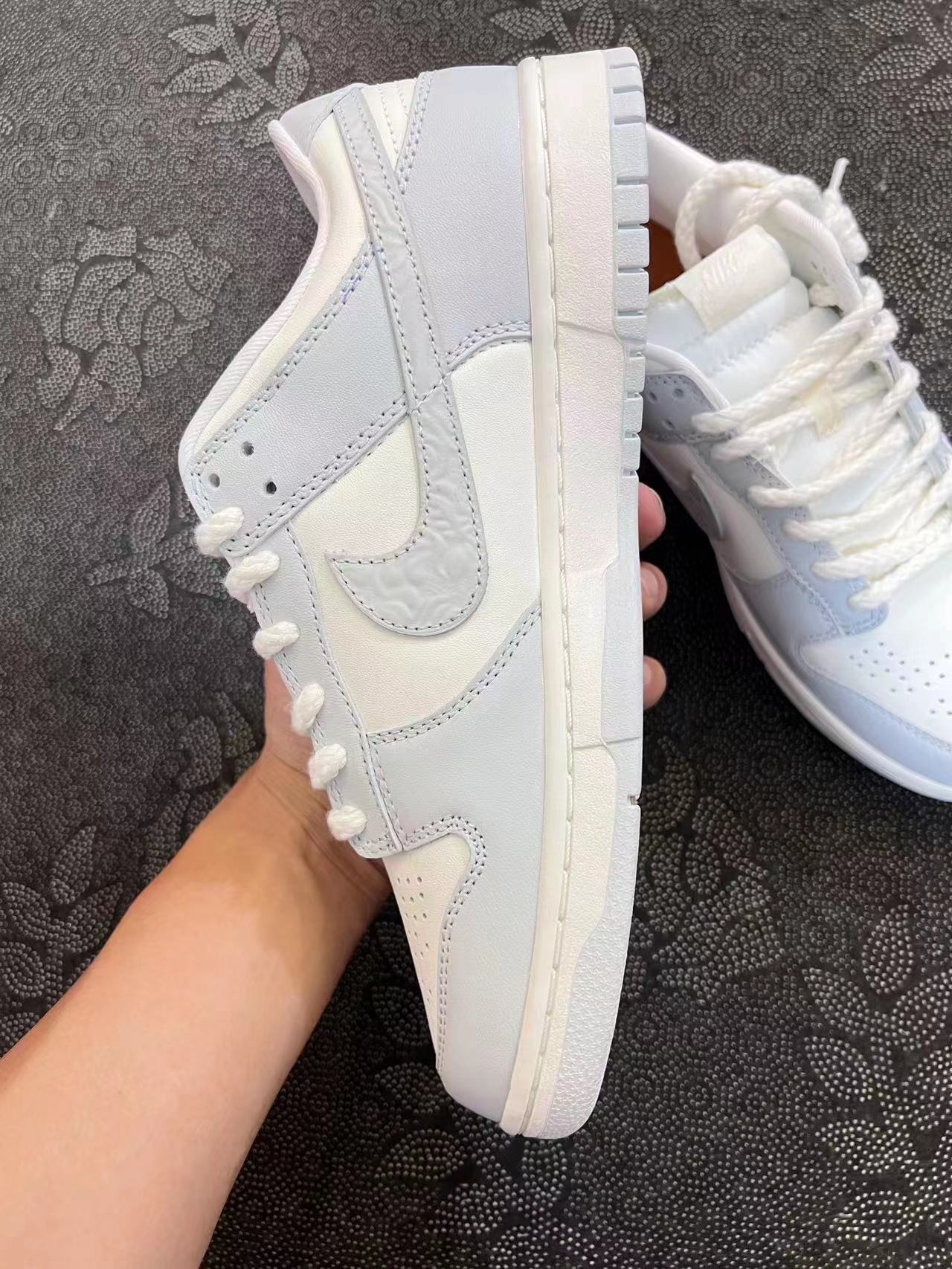 ? Nike Dunk Low 骨白色 浮雕款?