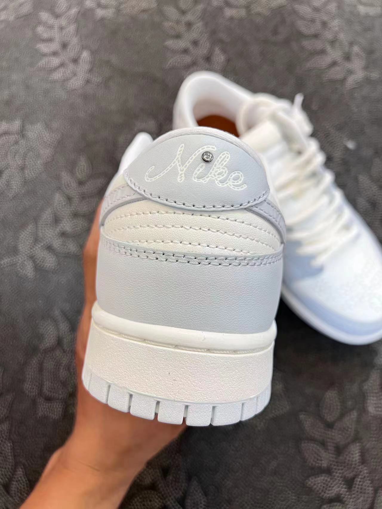 ? Nike Dunk Low 骨白色 浮雕款?