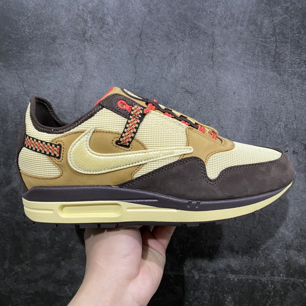 【X版纯原】Travis Scott TS X Air MAX 1 经典倒钩 巴洛克棕卡其配色n最早高成本购入原鞋 原厂无色差皮料 绒感十足  卡色完美同步公司货 50块一对原厂swoosh钩子 唯一采用正确织带 唯一原厂尼龙鞋带 所见即得货号: DO9392-200SIZE：36 36.5 37.5 38 38.5 39 40 40.5 41 42 42.5 43 44 44.5 45 46 47.5-莆田鞋批发中心