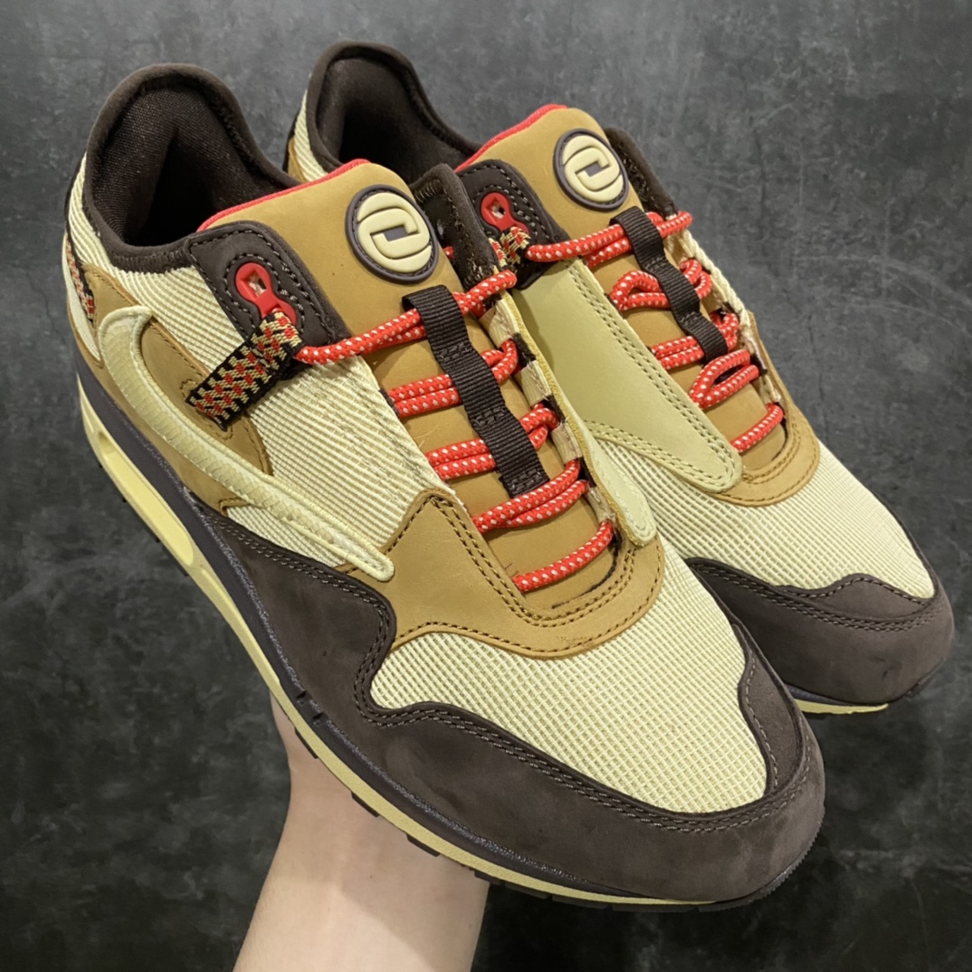 【X版纯原】Travis Scott TS X Air MAX 1 经典倒钩 巴洛克棕卡其配色n最早高成本购入原鞋 原厂无色差皮料 绒感十足  卡色完美同步公司货 50块一对原厂swoosh钩子 唯一采用正确织带 唯一原厂尼龙鞋带 所见即得货号: DO9392-200SIZE：36 36.5 37.5 38 38.5 39 40 40.5 41 42 42.5 43 44 44.5 45 46 47.5-莆田鞋批发中心