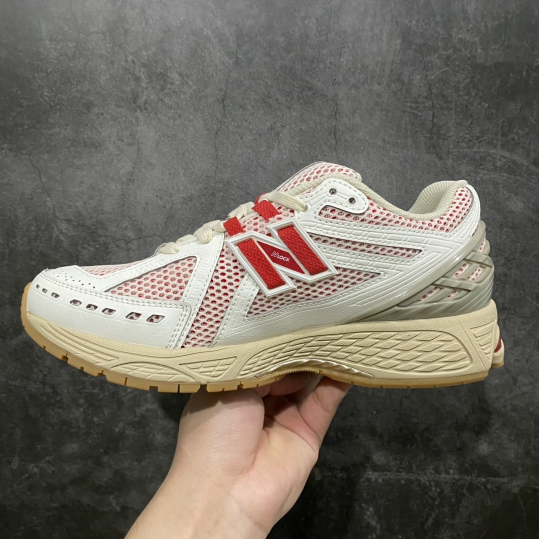 图片[2]-【M版纯原】新百伦New Balance NB1906 M1906RO 白红 全套原楦原纸板原厂数据开发 进口三明治网面 原装进口皮料正确绒感卡色 正确中底拉帮中底网布细节 原厂标裁 带紫光防伪 定制后跟透明水晶模块 冲裁组合 大底贴合程度胶水上色把控完美 整洁度挑战全网艺术家 多道序QC把关品质完善 匠心打造 耗时两个月开发完成 工艺极其复杂难度可想而知 新开独立私模大底 全网唯一正确六层组合大底 高端零售专供产物Size：36 36.5 37 37.5 38 38.5 39.5 40 40.5 41.5 42 42.5 43 44 44.5 45 46.5 47-莆田鞋批发中心