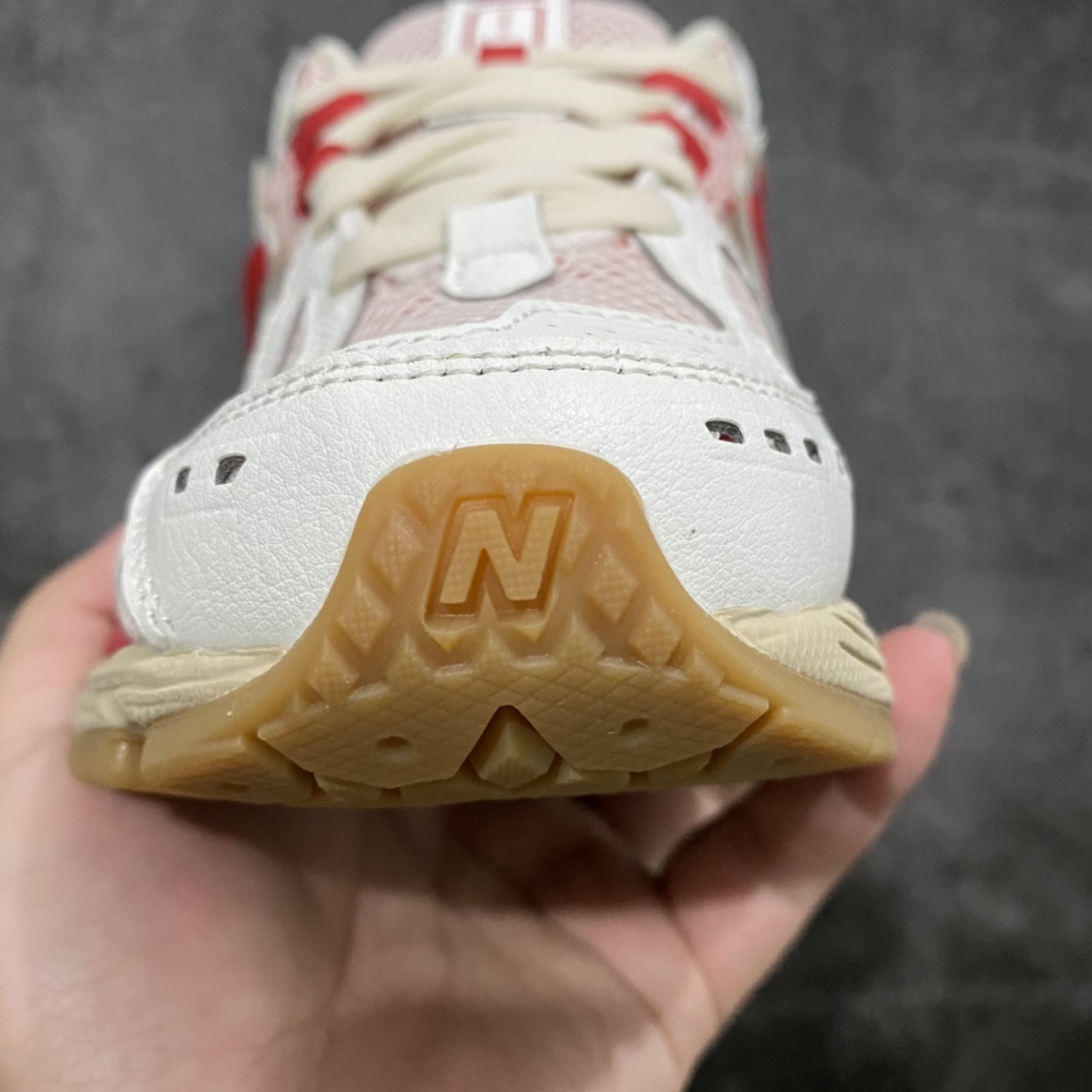 图片[5]-【M版纯原】新百伦New Balance NB1906 M1906RO 白红 全套原楦原纸板原厂数据开发 进口三明治网面 原装进口皮料正确绒感卡色 正确中底拉帮中底网布细节 原厂标裁 带紫光防伪 定制后跟透明水晶模块 冲裁组合 大底贴合程度胶水上色把控完美 整洁度挑战全网艺术家 多道序QC把关品质完善 匠心打造 耗时两个月开发完成 工艺极其复杂难度可想而知 新开独立私模大底 全网唯一正确六层组合大底 高端零售专供产物Size：36 36.5 37 37.5 38 38.5 39.5 40 40.5 41.5 42 42.5 43 44 44.5 45 46.5 47-莆田鞋批发中心