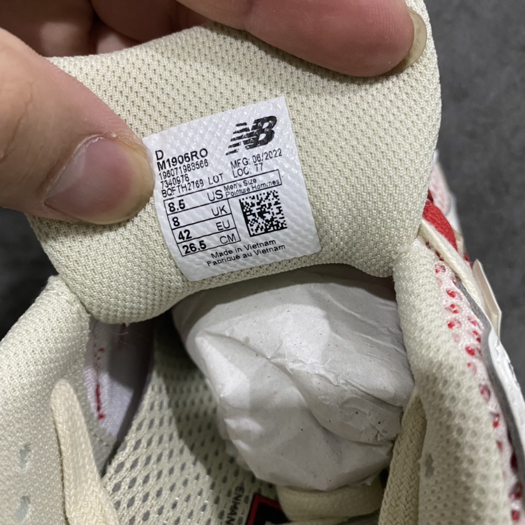 图片[8]-【M版纯原】新百伦New Balance NB1906 M1906RO 白红 全套原楦原纸板原厂数据开发 进口三明治网面 原装进口皮料正确绒感卡色 正确中底拉帮中底网布细节 原厂标裁 带紫光防伪 定制后跟透明水晶模块 冲裁组合 大底贴合程度胶水上色把控完美 整洁度挑战全网艺术家 多道序QC把关品质完善 匠心打造 耗时两个月开发完成 工艺极其复杂难度可想而知 新开独立私模大底 全网唯一正确六层组合大底 高端零售专供产物Size：36 36.5 37 37.5 38 38.5 39.5 40 40.5 41.5 42 42.5 43 44 44.5 45 46.5 47-莆田鞋批发中心