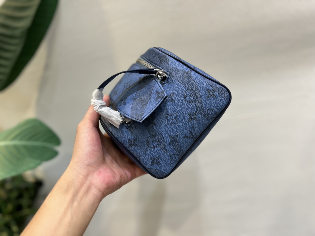 M82337 Blue / Green Water Drop Collection Dopp Kit Toiletry Bag - Bag 3