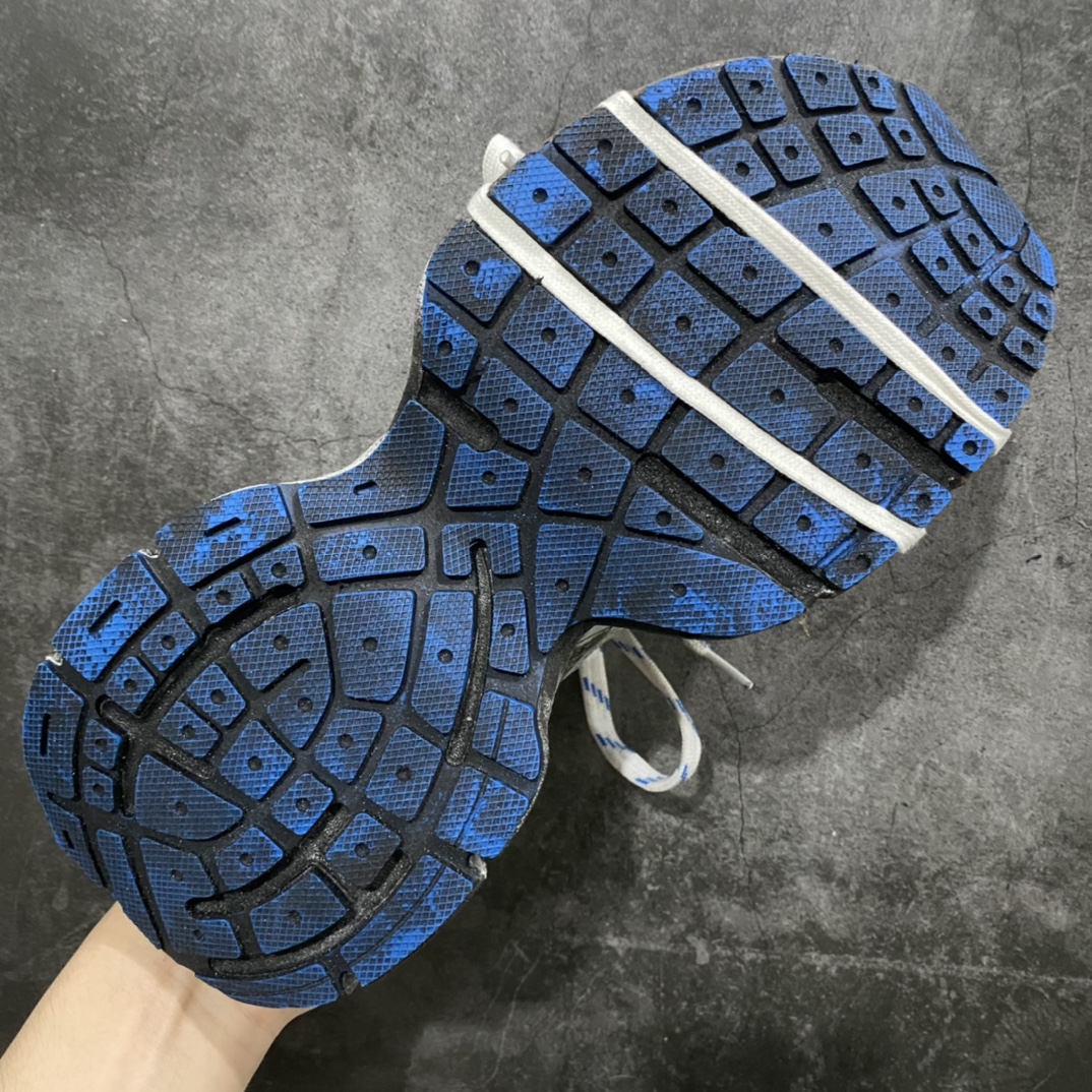 图片[8]-【XA版本】BALENCIAGA 3XL Sneakers巴黎世家十代网布系带低帮走秀复古老爹鞋 泥染白蓝色 全套原纸板楦头开发 最原汁原味的灵魂版型全鞋荧光划线卡点 胶水把控整洁度追求极致完美每一双都是工艺品 多重QC质检 超越公司货的品控标准实实在在的免检产品 原盒原配 正确字体电绣 粗细、位置、大小正确 侧边TPU 透气孔匹配意产原版 正确分离大底 TPU软底 原版一致大底LOGO 立体感十足 原厂皮料水洗做旧 采购原厂网纱 不含皮革 网布材料和聚氨酯 磨损效果 鞋头边缘和后帮 Balenciaga 徽标 鞋面和后跟凸印尺码 鞋舌 3XL 橡胶品牌标识和反光细节 鞋帮拉袢和鞋舌拉祥 配反光细节 备用鞋带在鞋履前侧 可在穿着前取下 便于不同造型搭配 偏大一码 尺码：35 36 37 38 39 40 41 42 43 44 45 46-莆田鞋批发中心