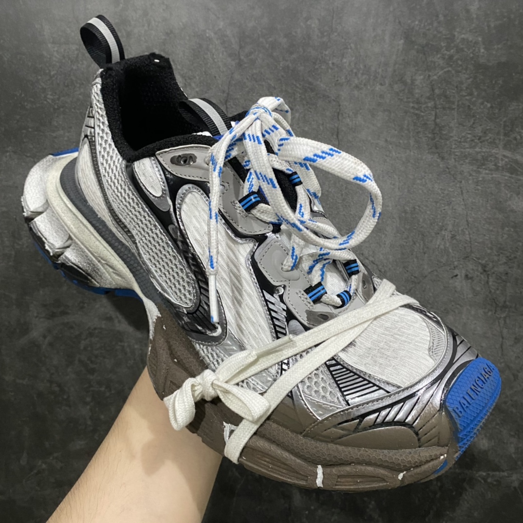 图片[3]-【XA版本】BALENCIAGA 3XL Sneakers巴黎世家十代网布系带低帮走秀复古老爹鞋 泥染白蓝色 全套原纸板楦头开发 最原汁原味的灵魂版型全鞋荧光划线卡点 胶水把控整洁度追求极致完美每一双都是工艺品 多重QC质检 超越公司货的品控标准实实在在的免检产品 原盒原配 正确字体电绣 粗细、位置、大小正确 侧边TPU 透气孔匹配意产原版 正确分离大底 TPU软底 原版一致大底LOGO 立体感十足 原厂皮料水洗做旧 采购原厂网纱 不含皮革 网布材料和聚氨酯 磨损效果 鞋头边缘和后帮 Balenciaga 徽标 鞋面和后跟凸印尺码 鞋舌 3XL 橡胶品牌标识和反光细节 鞋帮拉袢和鞋舌拉祥 配反光细节 备用鞋带在鞋履前侧 可在穿着前取下 便于不同造型搭配 偏大一码 尺码：35 36 37 38 39 40 41 42 43 44 45 46-莆田鞋批发中心