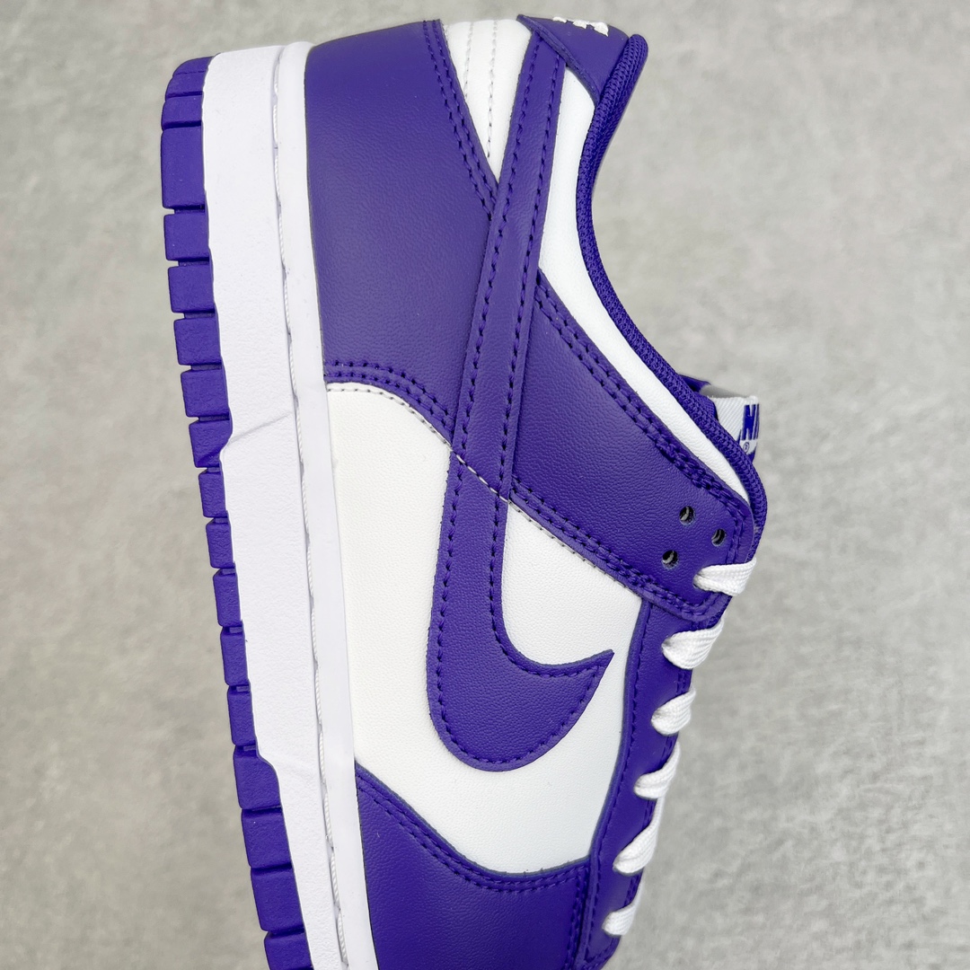 图片[5]-零售💰180 ＃G版福利特价‼NK Dunk Low \”Court Purple\” 白紫 DD1391-104 毫无疑问市场中端王者 口碑大厂出品 品控大底版型不断改良更新 全套原纸板楦头开发 确保原汁原味 完美呈现DUNK版型 一比一鞋头弧度高度鞋身弧度 此版本只针对中端市场 皮料材质有所更替 其他数据细节工艺流程均保持一致 绝不口嗨 细节品控鞋型随意对比 独家私模官方第六代原厂航空铝磨具打磨大底 鞋头坡度极致还原 无解鞋型 原盒原配 圈内天花板工艺 原厂玻璃冲刀 超高清洁度 全鞋零毛边皮料切割 原厂中底布点胶 中底布拉帮走线遵循公司 SIZE：35.5 36 36.5 37.5 38 38.5 39 40 40.5 41 42 42.5 43 44 44.5 45 46 47.5 编码：by1936080-运动鞋